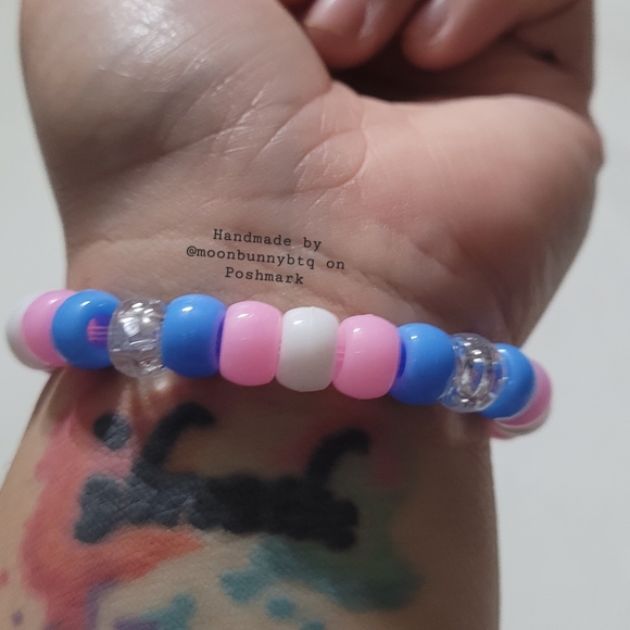 Handmade bracelet "they/them" pronoun LGBT trans pride 🏳️‍🌈 beaded kandi - Picture 3 of 4